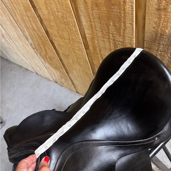 Albion Dressage Saddle - Picture 10 of 15